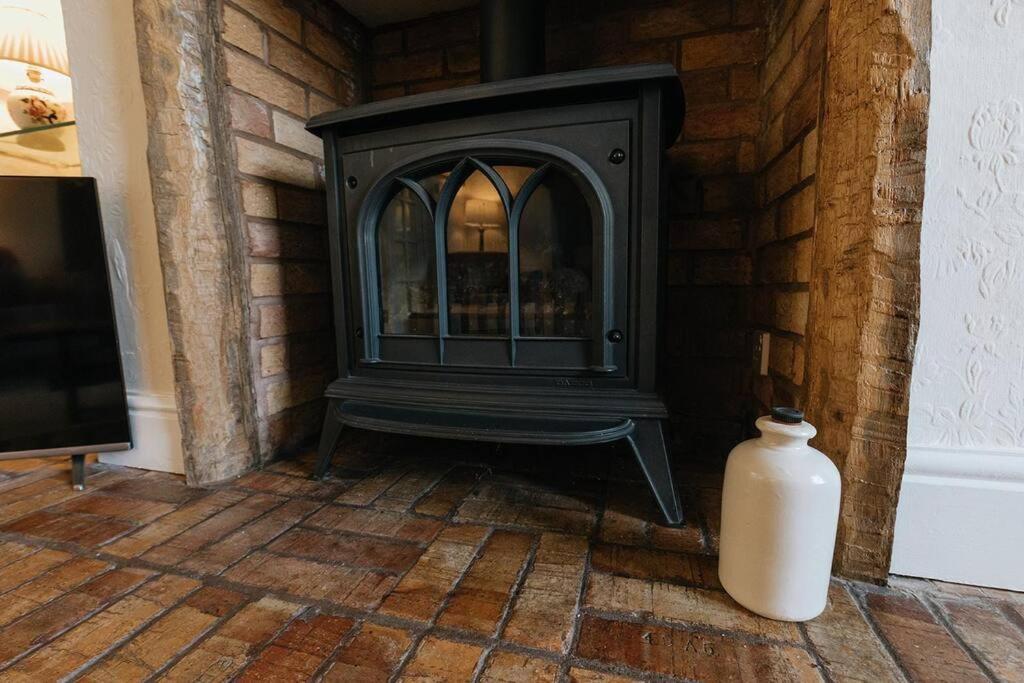 Fir Tree Cottage - Cosy 3 Bed Cottage In Penrhyn Bay With Beautiful Sea Views And Access To Snowdonia Rhôs-on-Sea Exteriör bild