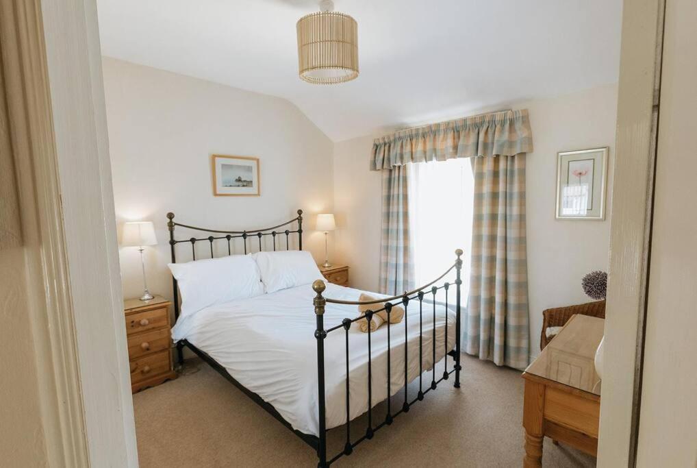 Fir Tree Cottage - Cosy 3 Bed Cottage In Penrhyn Bay With Beautiful Sea Views And Access To Snowdonia Rhôs-on-Sea Exteriör bild