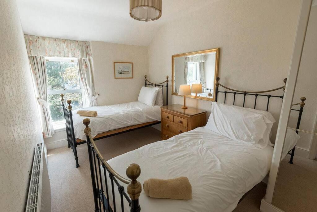 Fir Tree Cottage - Cosy 3 Bed Cottage In Penrhyn Bay With Beautiful Sea Views And Access To Snowdonia Rhôs-on-Sea Exteriör bild